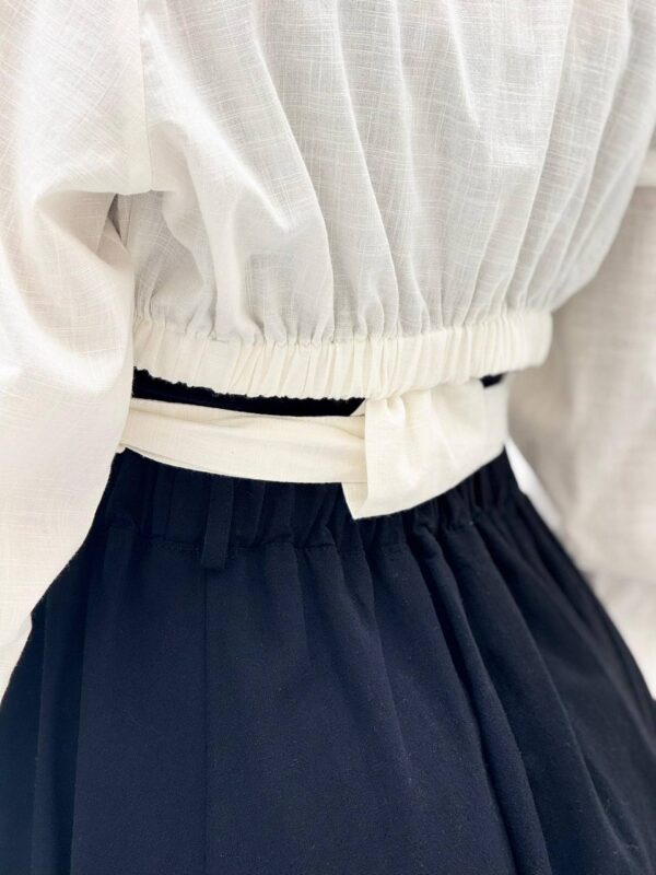 نمای نزدیک شومیز کراپ جلو گره زنانه لینن - جزئیات محصول کیلیک